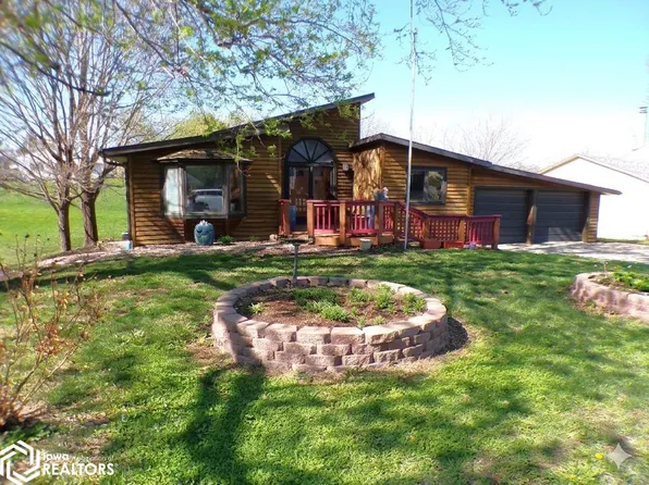 107 4th St NE, State Center, IA 50247