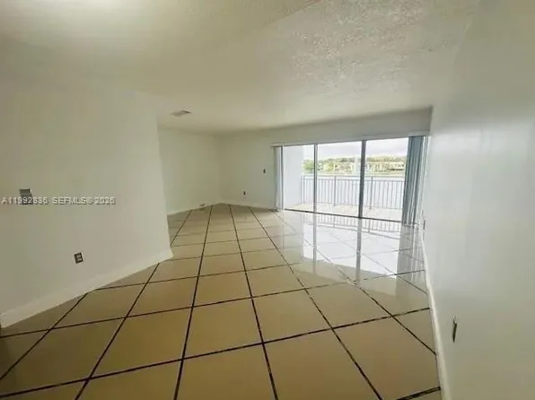 9351 Fontainebleau Blvd APT B409, Miami, FL 33172