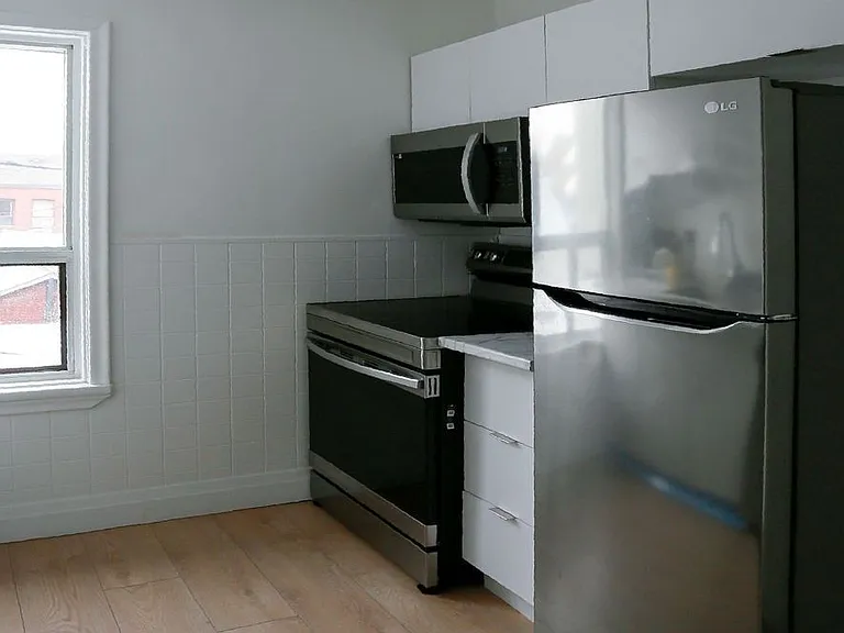 77 Northcote Ave #2 — Photo 5