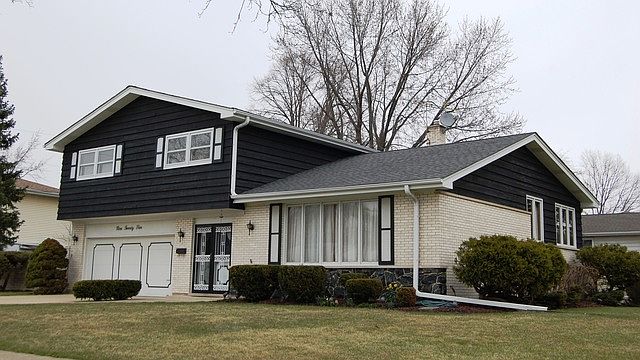 1st image of 925 Marshall Dr