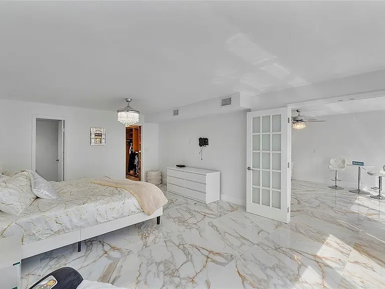 3100 NE 49th St #807 — Photo 8