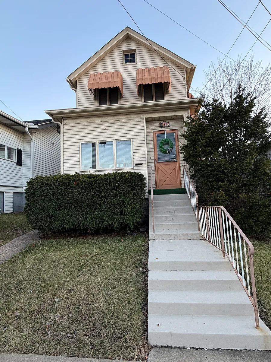 Building Photo - 616 Saint Clair Ave