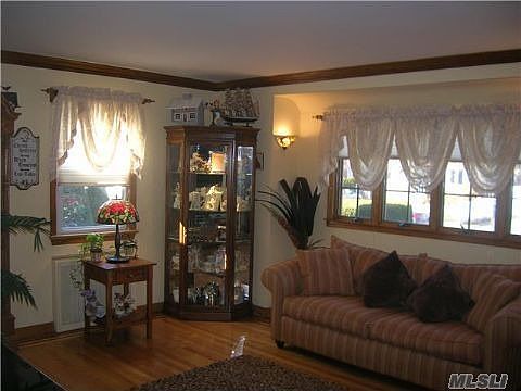 2nd image of 1081 Benmore Ave