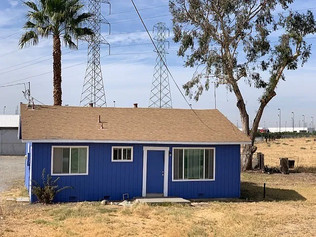 Two Bedroom Country Cottage Available in Tracy! — Photo 2