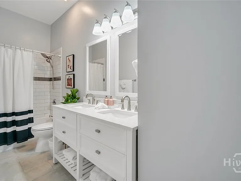 321 W 31st St #1 — Photo 10