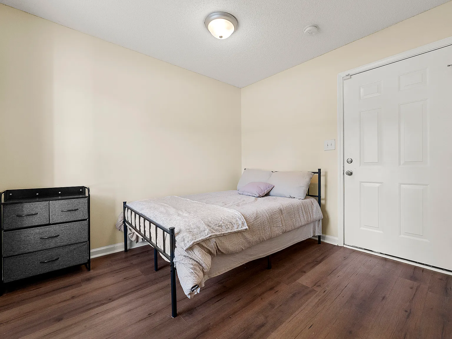 2 bed, 1500 sqft, $1,500 — Photo 3