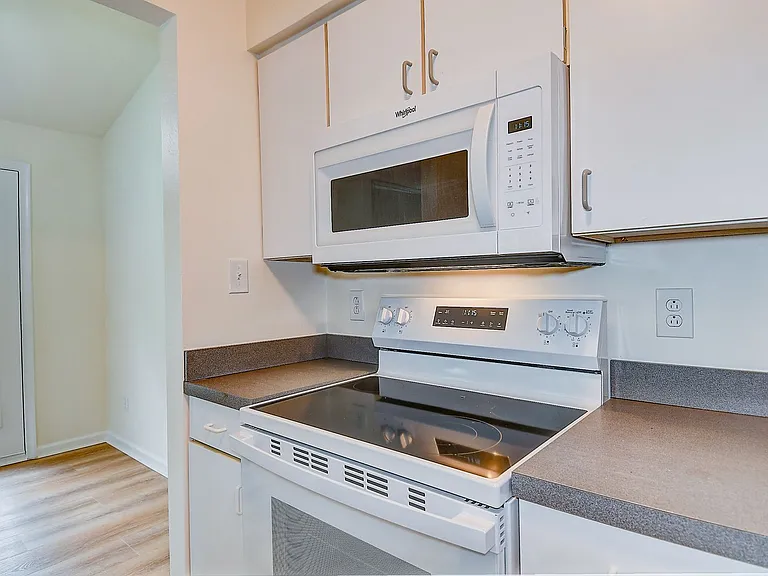 2393 London Pointe Dr — Photo 11