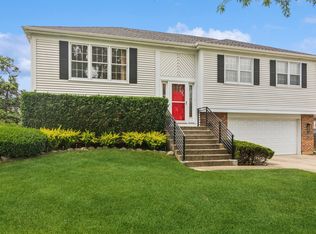 700 Pinehurst Ln, Buffalo Grove, IL 60089