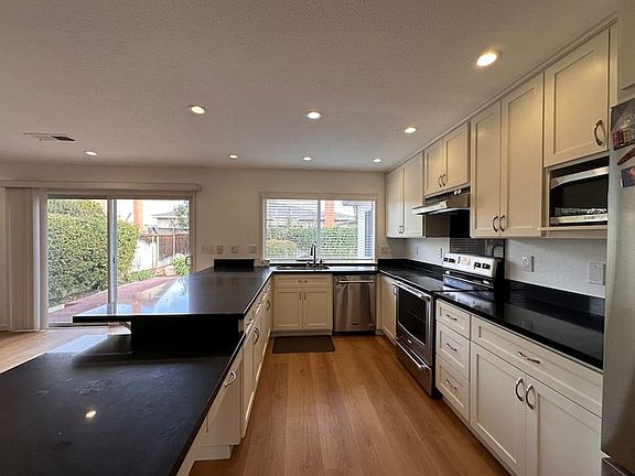 2nd image of 4074 Victoria Park Dr