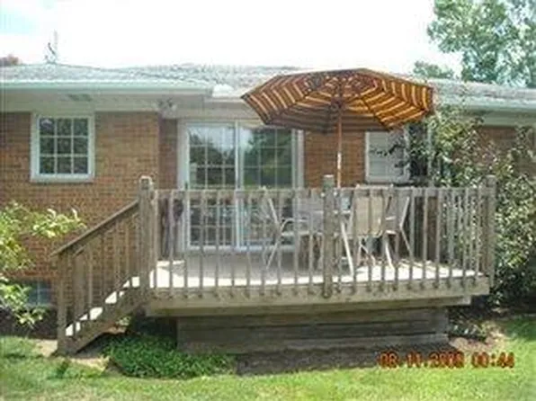 9412 W 130th St, Strongsville, OH 44136