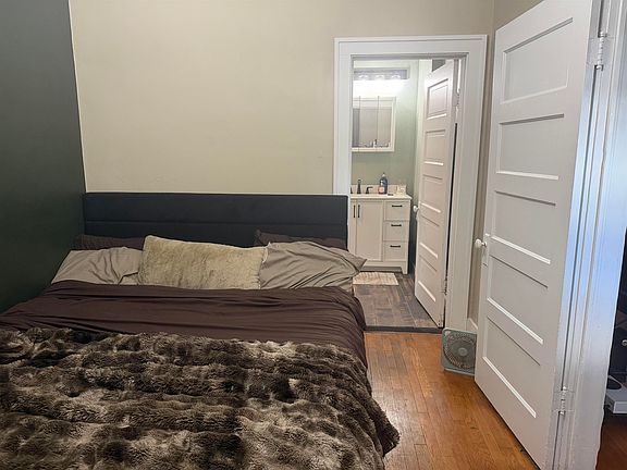 4th image of 821 Holland St