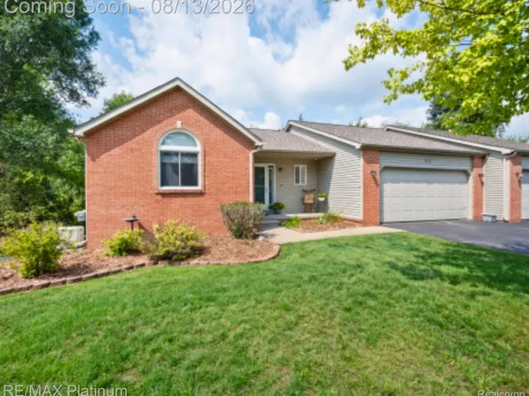 1277 Crystal Pointe Cir, Fenton, MI 48430