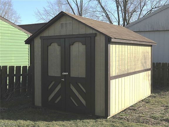 4th image of 43019 Woodhill Dr