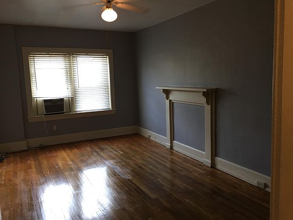 4th image of 300 W Maxwell St Unit 1