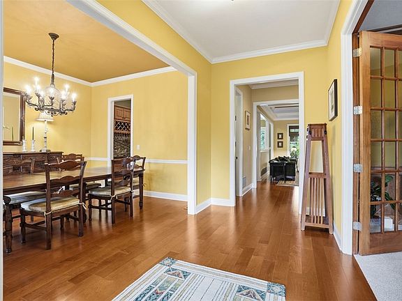 5th image of 195 Seneca Pl
