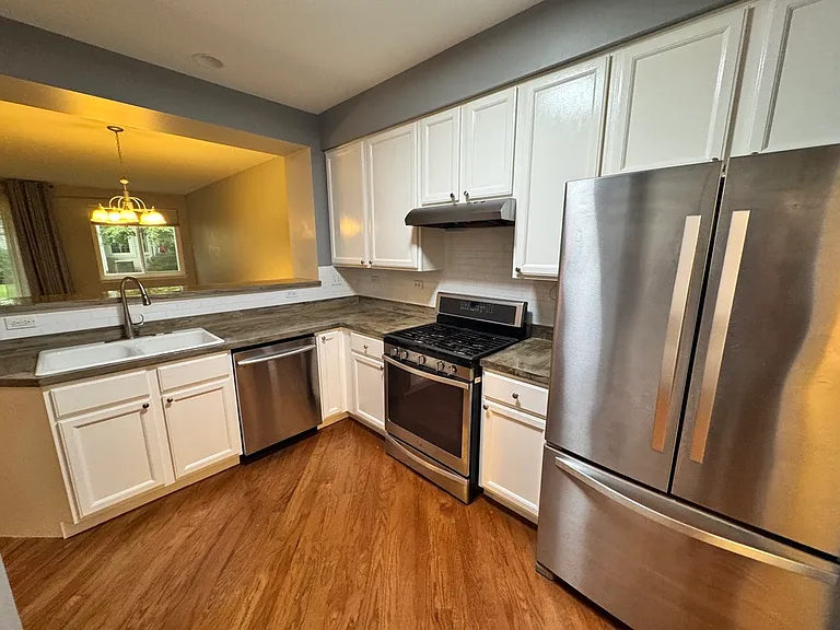 2910 Stockton Ct — Photo 2