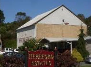 201 Lexington Dr, Hereford, PA 18056