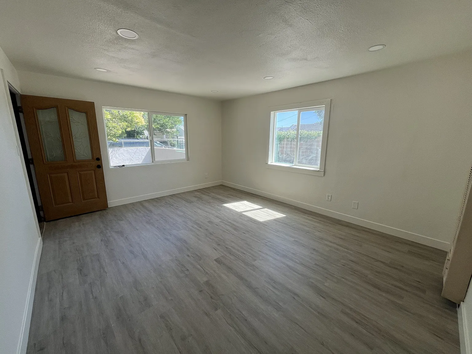 3 bed, 1358 sqft, $3,000 — Photo 1