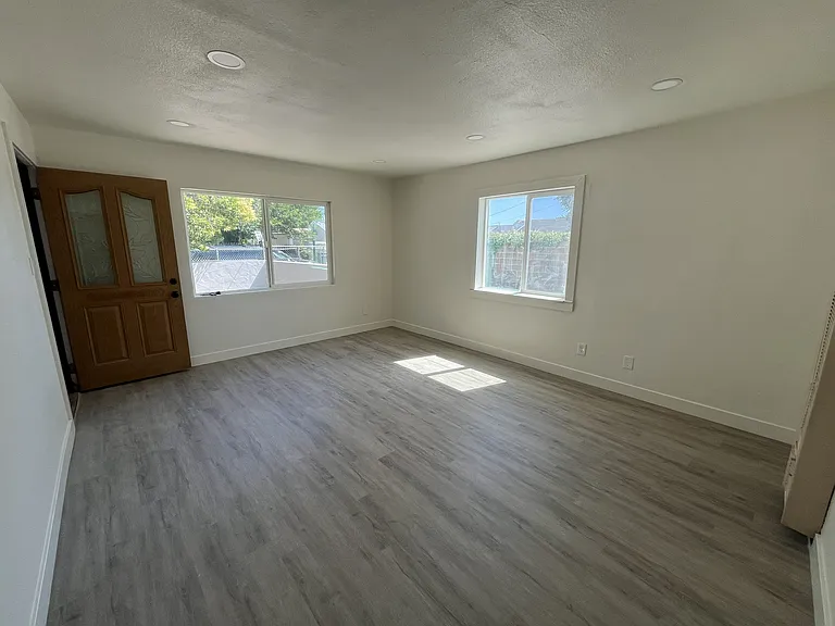 2760 29th Ave — Photo 1