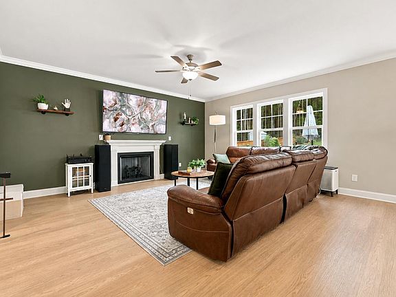3rd image of 265 Sorrel Dr
