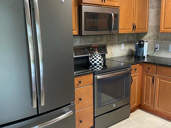 3rd image of 901 Eldridge St Floor 901