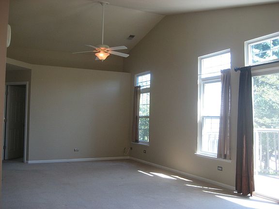 VAULTED LIVING ROOM
