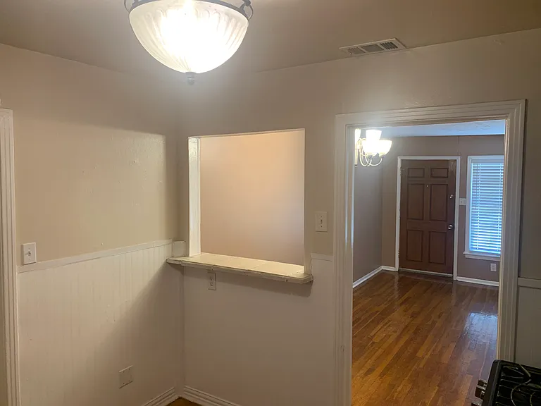 4404 Standish Rd — Photo 6