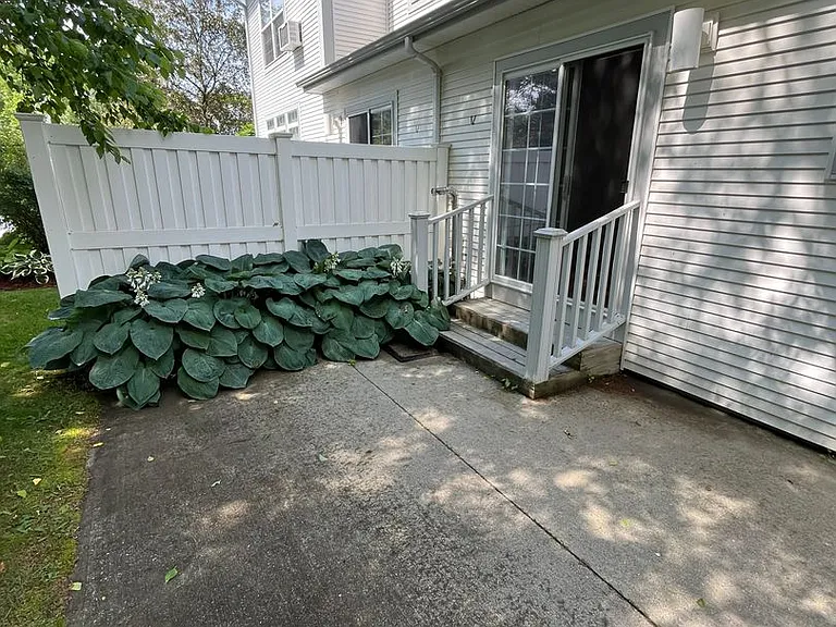 58 Stonington Cir — Photo 35