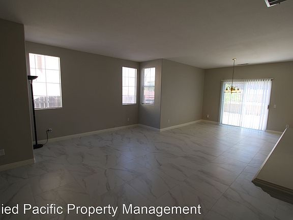 5th image of 282 E Manchester Ln
