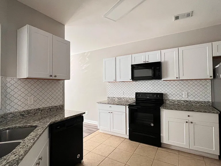 139 Northfield Cir — Photo 3