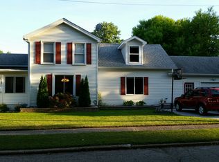 805 Adams St, Saint Clair, MI 48079