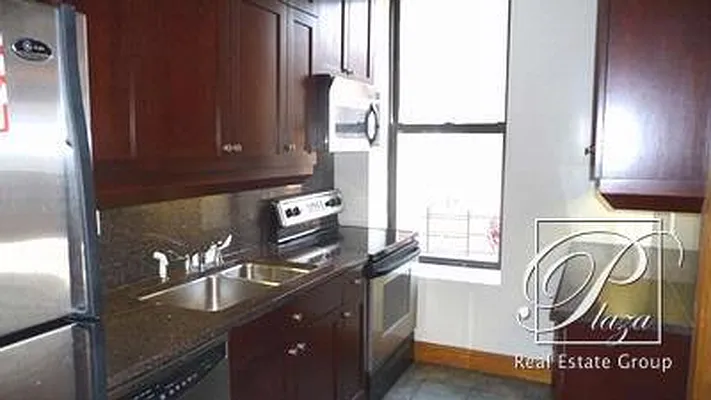 Rented by Plaza Real Estate Group | media 16