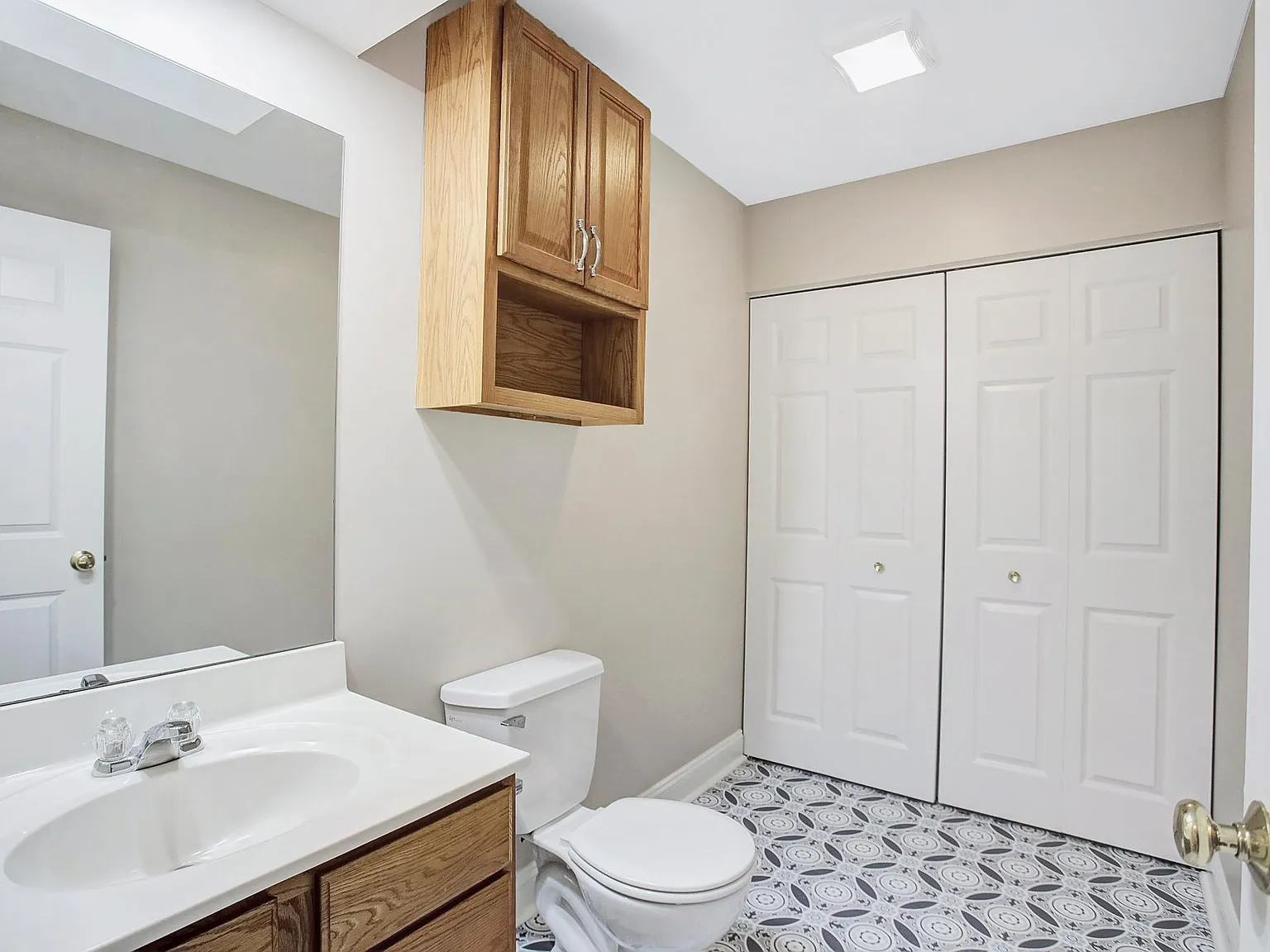 3 bed, 2.5 bath, 1400 sqft, $2,299 — Photo 3