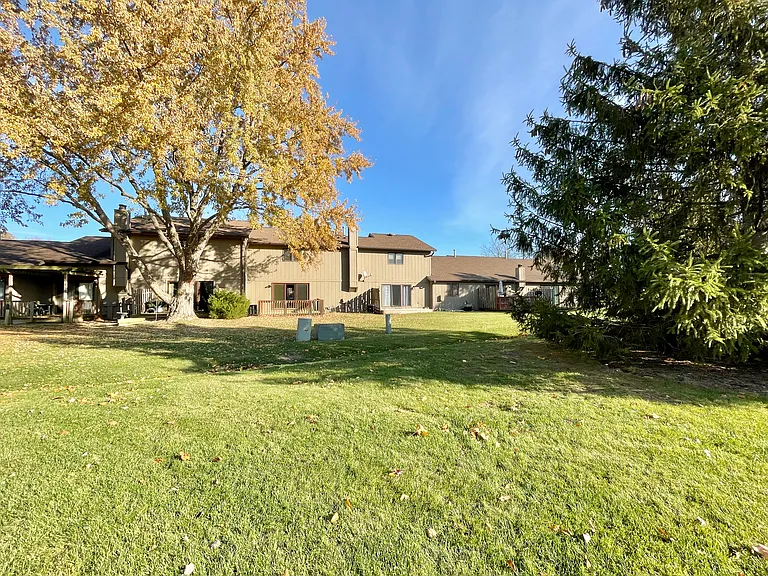 928 Stratford Ct — Photo 34