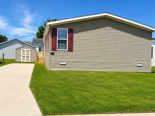 12250 Woodland Ridge Cir #367, South Lyon, MI 48178