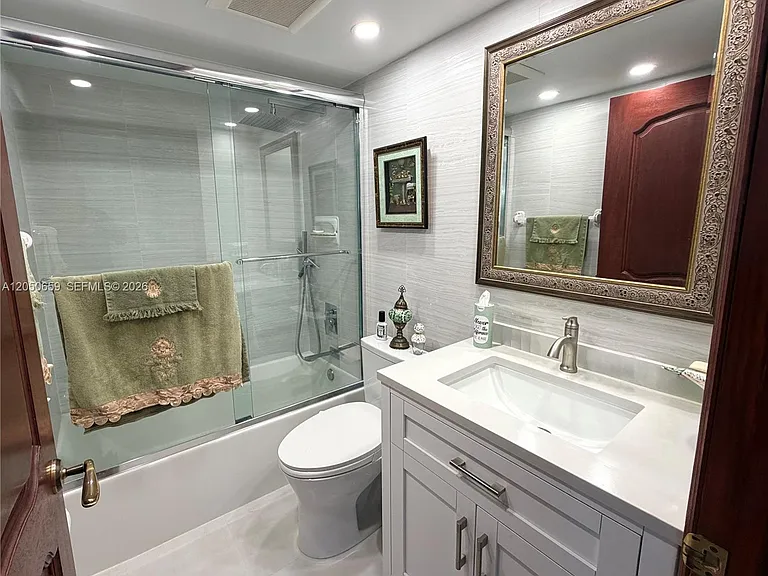 3200 Collins Ave #101 — Photo 6