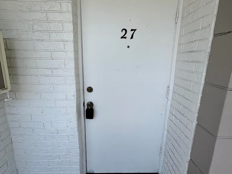 610 SE 2nd Ave #L27 — Photo 6