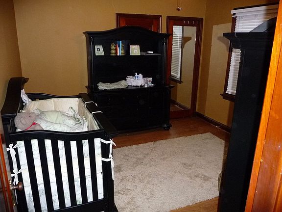 2nd image of 5607 Tholozan Ave