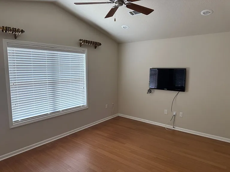 12 Enclave — Photo 12