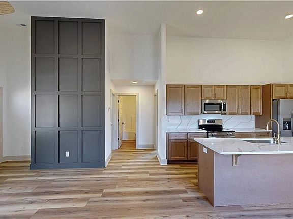 4th image of 1107 Sunset Dr
