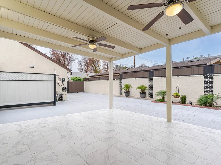 6539 Coldwater Canyon Ave — Photo 22