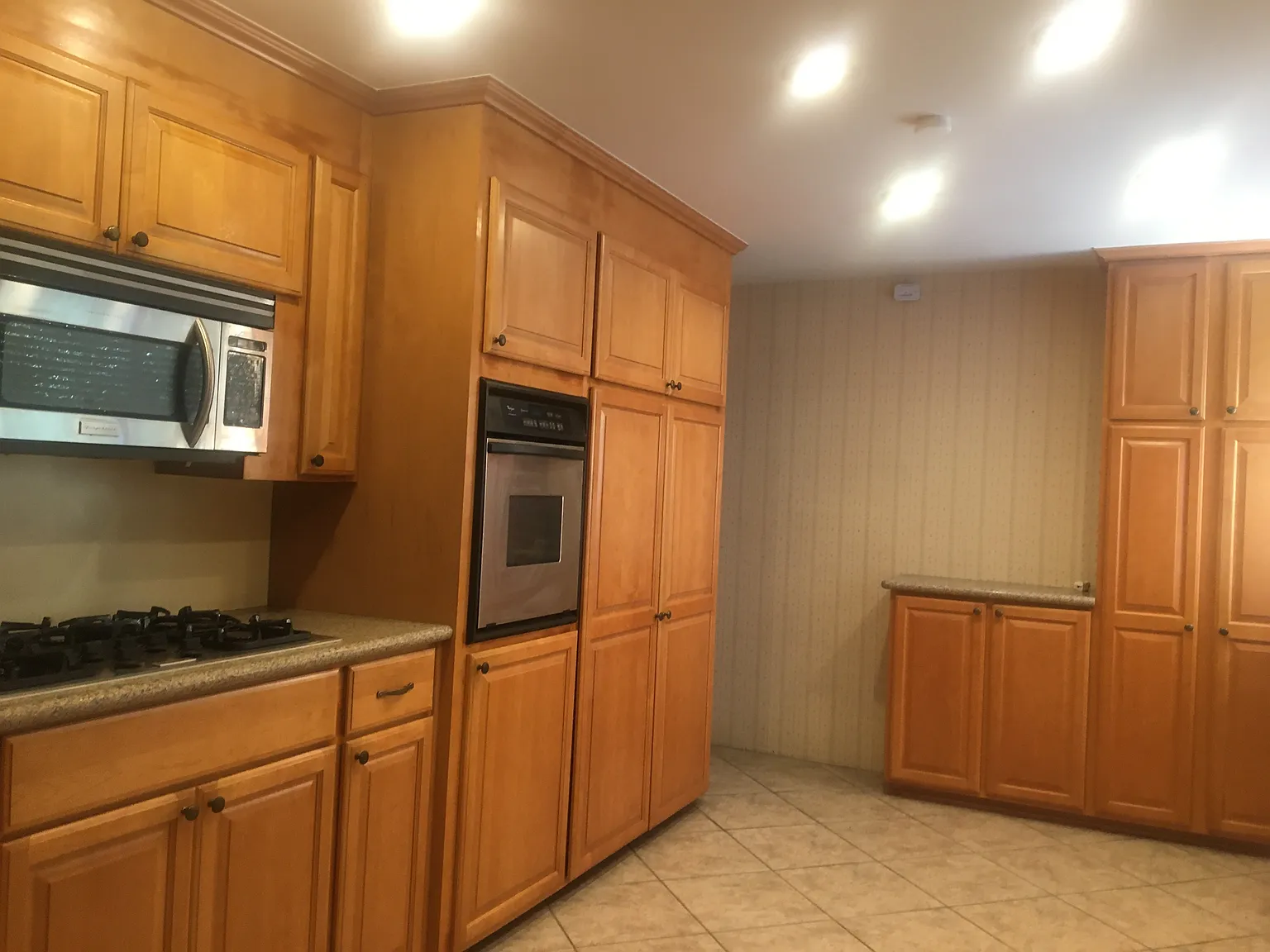 5 bed, 2357 sqft, $4,500 — Photo 3