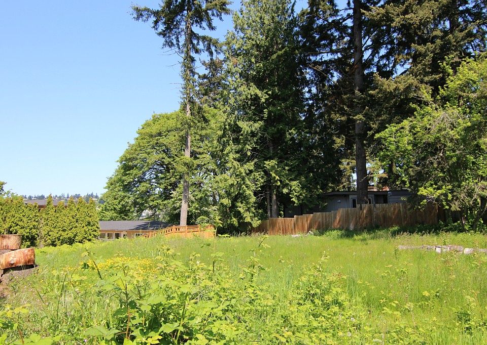 2nd image of 818 16th Ave W