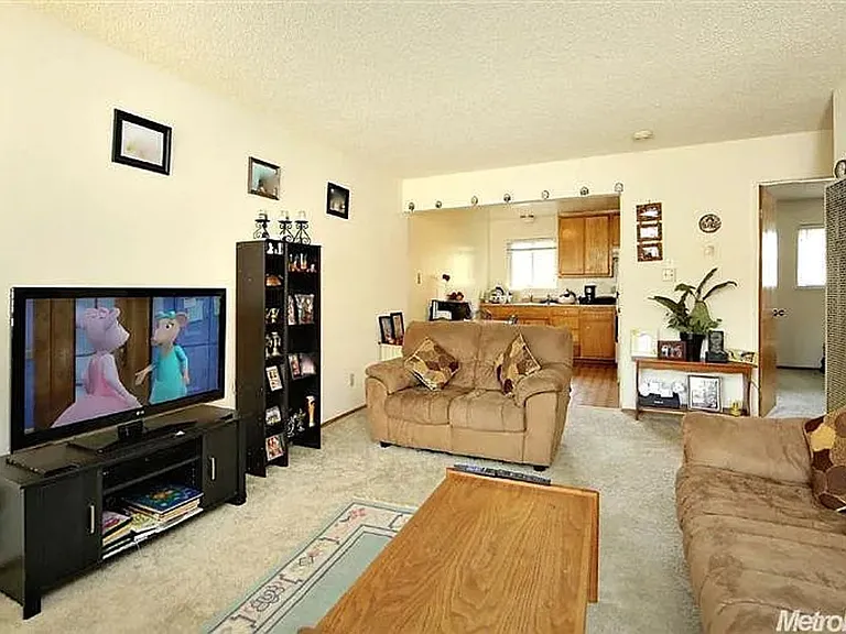 635 Adams St #8 — Photo 8