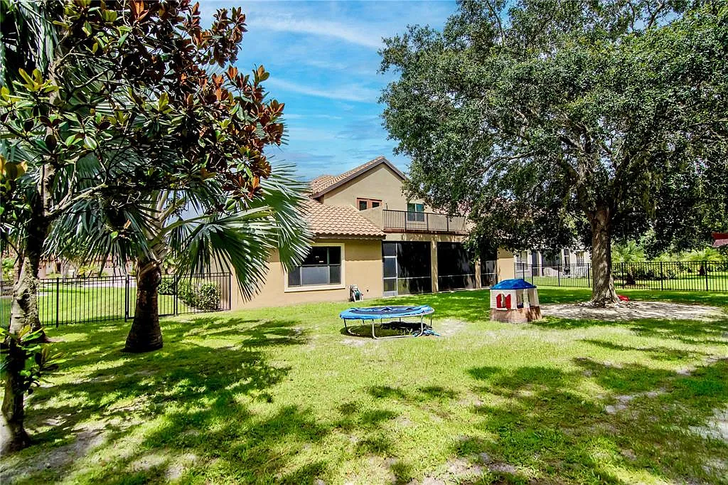 5 bed, 3.5 bath, 3445 sqft, $4,700 — Photo 2