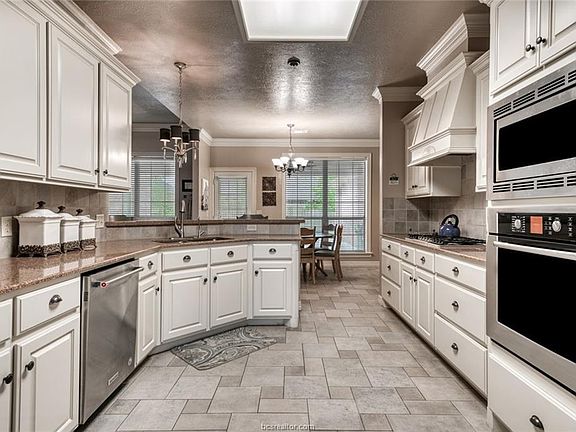 5th image of 9308 Chadwick Ln