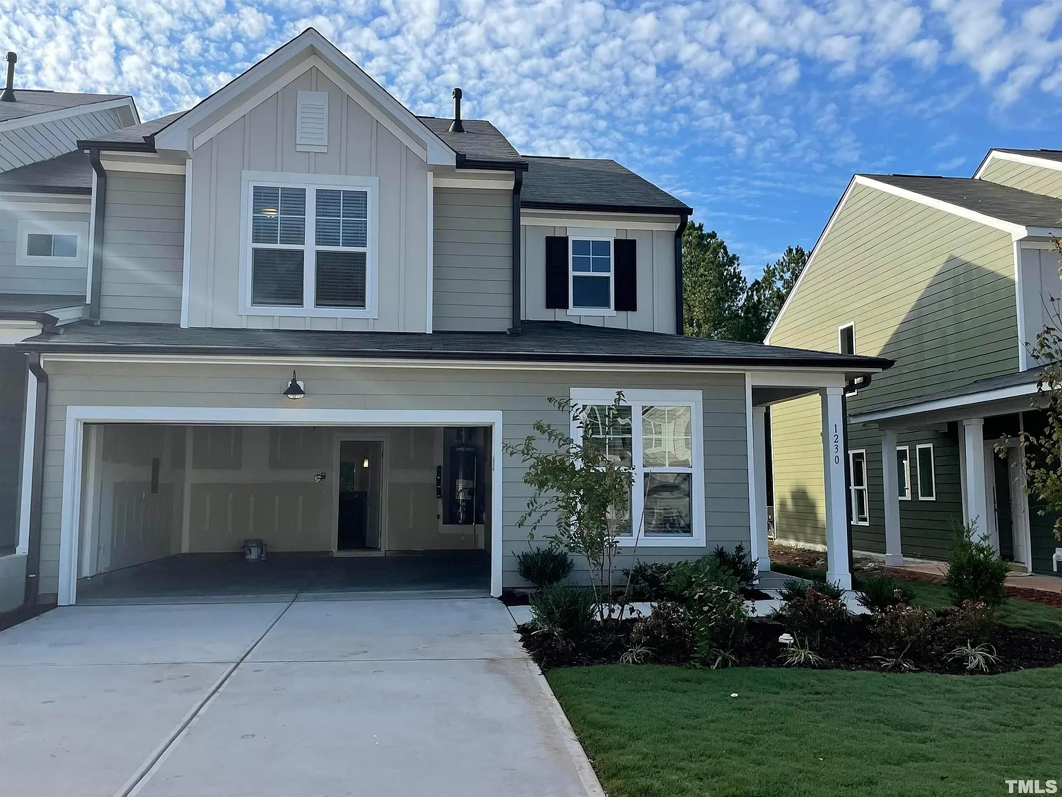 3 bed, 2.5 bath, 1979 sqft, $2,200 — Photo 1