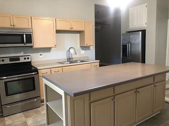 5th image of 211 W Theo Ave