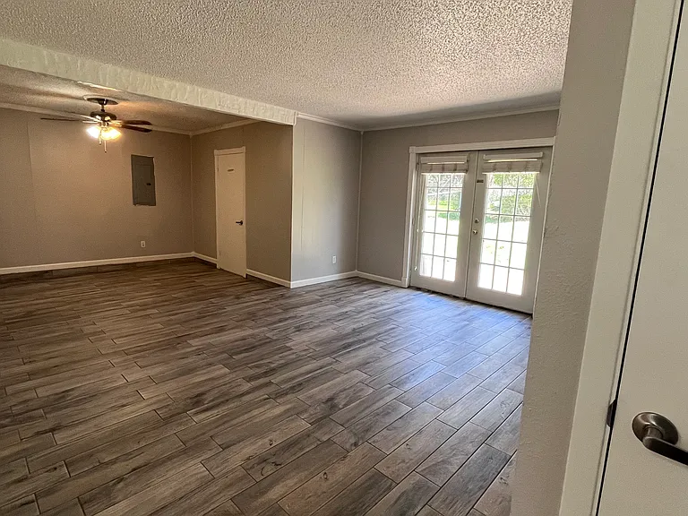 1243 Saturn St — Photo 3