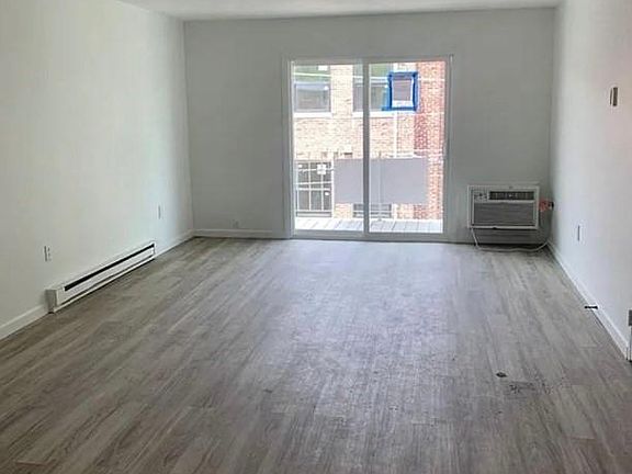 3rd image of 31 Vine St #B